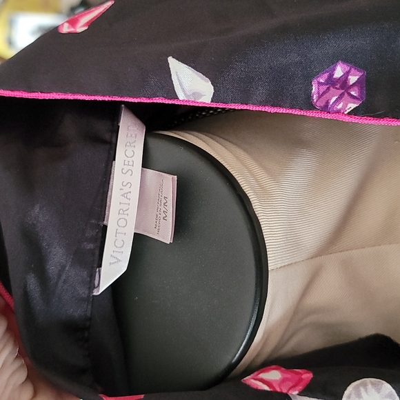 VS SILK PJS - Picture 5 of 5